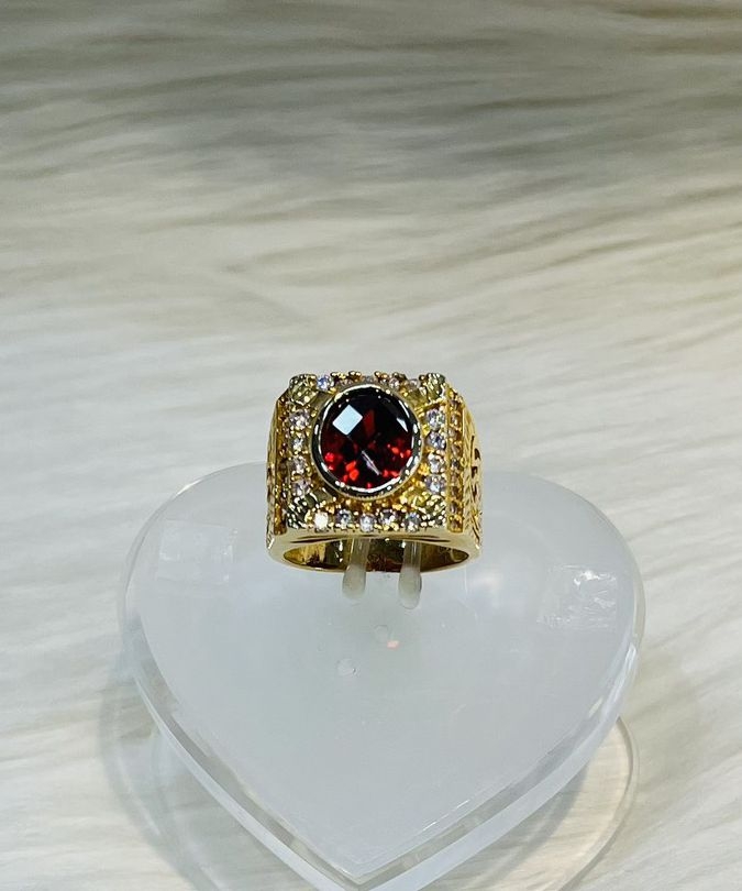 Nhẫn hột đỏ tròn dác kim cương