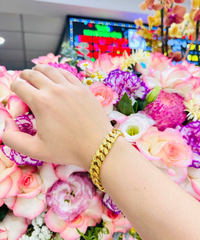 Lắc Khoen Lật Công Hàn Quốc Móc Máy 9D Bảng 12 Ly