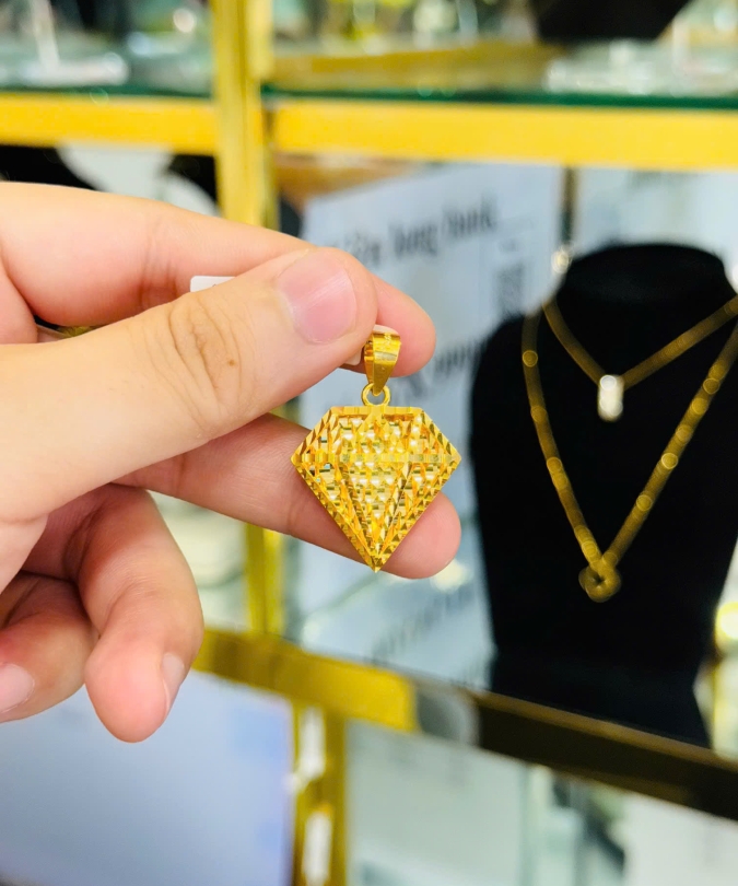 Mặt Kim Cương Móc Máy 9D