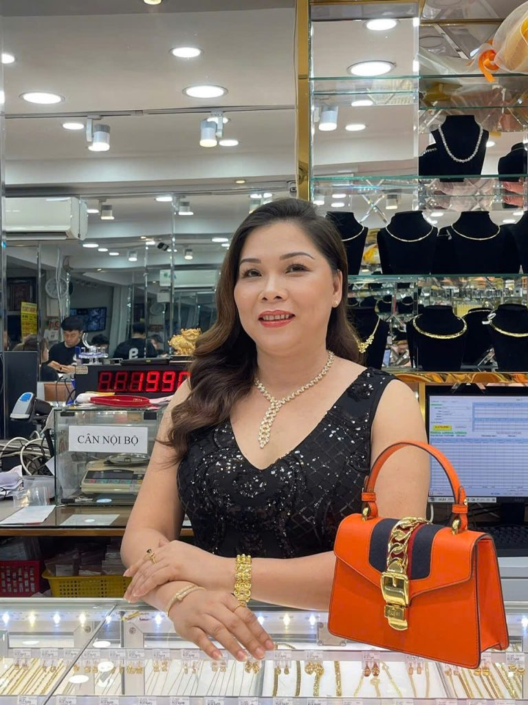 Tiệm vàng ngọc thủy